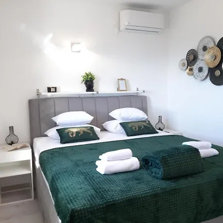 Villa Olive Stone House *