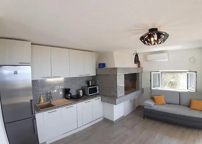 Вілла Olive Stone House *