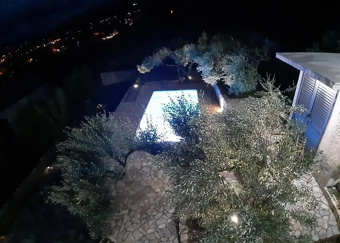 Olive Stone House Вілла *