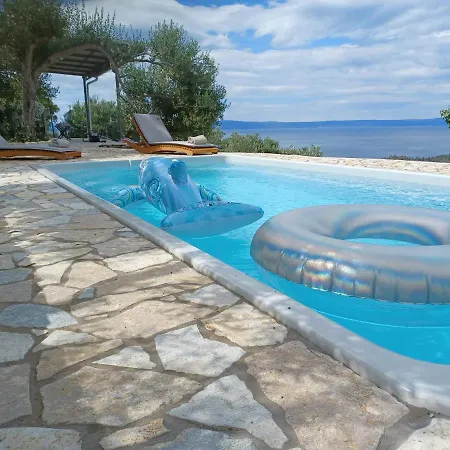 Villa Olive Stone House *