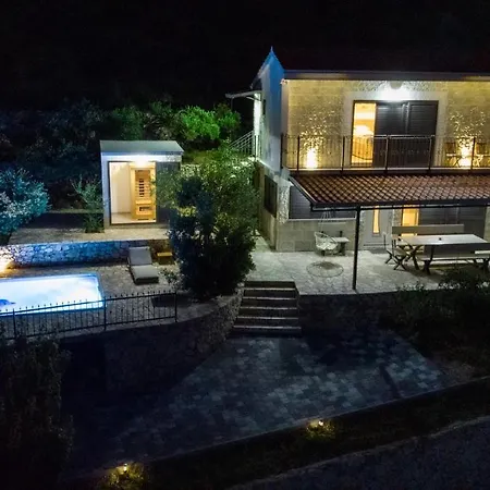 Villa Olive Stone House *