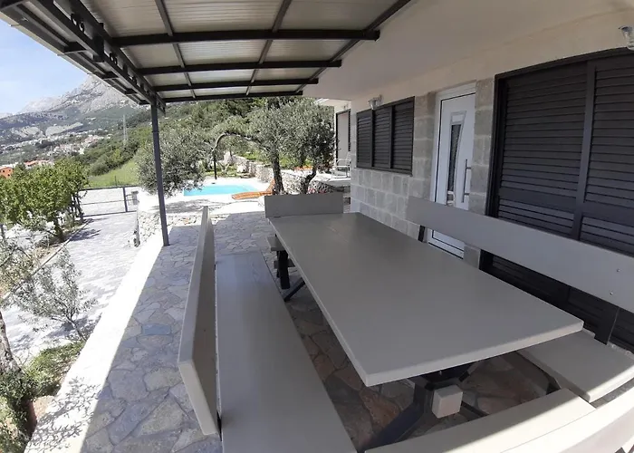 Villa Olive Stone House *